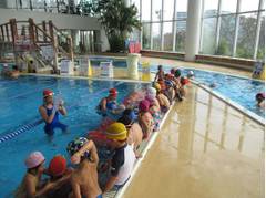 東京で子連れにおすすめなプール施設20選！都内の幼児プールがある施設やホテルプールも