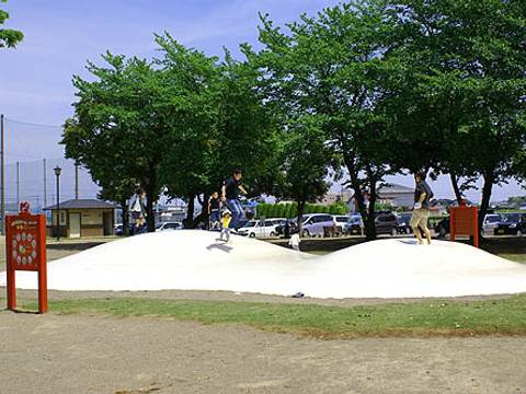 埼玉でトランポリンやふわふわドームのある公園12選 森林公園にあるぽんぽこマウンテンも 2 子連れのおでかけ 子どもの遊び場探しならコモリブ 埼玉でトランポリンやふわふわドームのある公園12選 森林公園にあるぽんぽこマウンテンも 2 子連れのおでかけ 子どもの遊び場探しならコモリブ