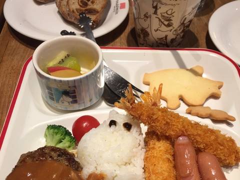 東京の子連れランチ55選 赤ちゃん連れに人気のカフェや都内にあるキッズスペース完備店も 子連れのおでかけ 子どもの遊び場探しならコモリブ