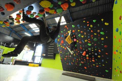 Climbinggym Mono Loco クライミングジム モノロコ 子連れのおでかけ 子どもの遊び場探しならコモリブ