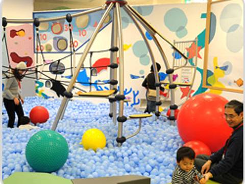 東京のボールプールがある施設28選 都内にあるキッズスペースや無料で楽しめるところも 子連れのおでかけ 子どもの遊び場探しならコモリブ