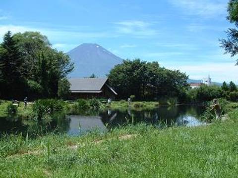 山梨の子連れで行く釣り堀13選 子供に人気の河口湖 山中湖 甲府付近の釣りもご紹介 子連れのおでかけ 子どもの遊び場探しならコモリブ