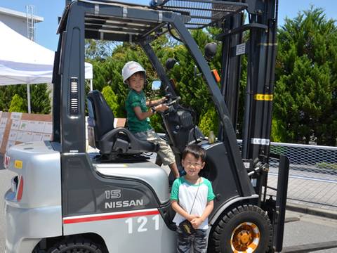 日産自動車本牧埠頭 子連れのおでかけ 子どもの遊び場探しならコモリブ 日産自動車本牧埠頭 子連れのおでかけ 子どもの遊び場探しならコモリブ