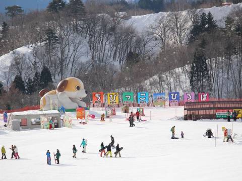 東海で子連れスキーを楽しもう おすすめのスキー場10選 子連れのおでかけ 子どもの遊び場探しならコモリブ 東海で子連れスキーを楽しもう おすすめのスキー場10選 子連れのおでかけ 子どもの遊び場探しならコモリブ
