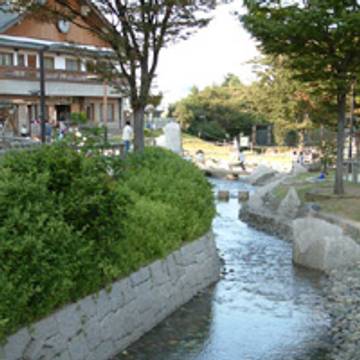 ロングすべり台のある東京都の公園10選 子連れのおでかけ 子どもの遊び場探しならコモリブ