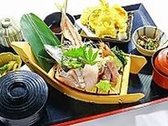青島海鮮料理 魚益 (うおます)