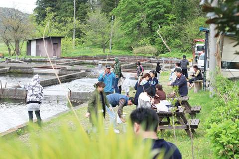 宮城の子供と楽しむ釣り堀10選 釣った魚をその場で食べれる所や仙台秋保周辺の釣り堀も 子連れのおでかけ 子どもの遊び場探しならコモリブ