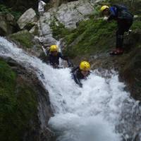 ゼログラビティー 八ツ淵の滝 シャワークライミングツアー
