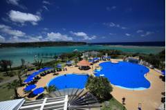 沖縄の子連れにおすすめなリゾートホテル10選！海上アスレチックのある万座ビーチも