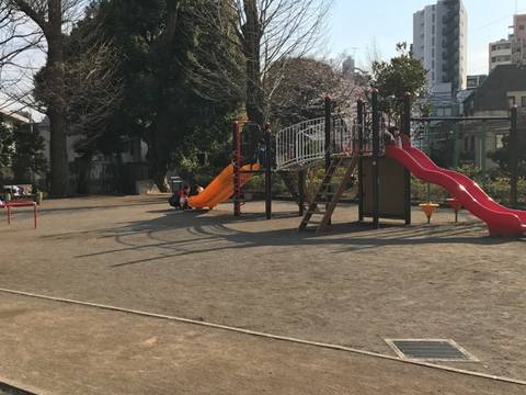 子連れにおすすめ渋谷の公園10選 渋谷とは思えない自然あふれる公園も 子連れのおでかけ 子どもの遊び場探しならコモリブ 子連れにおすすめ渋谷の公園10選 渋谷とは思えない自然あふれる公園も 子連れのおでかけ 子どもの遊び場探しならコモリブ