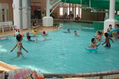 多摩市立温水プール アクアブルー多摩 子連れのおでかけ 子どもの遊び場探しならコモリブ