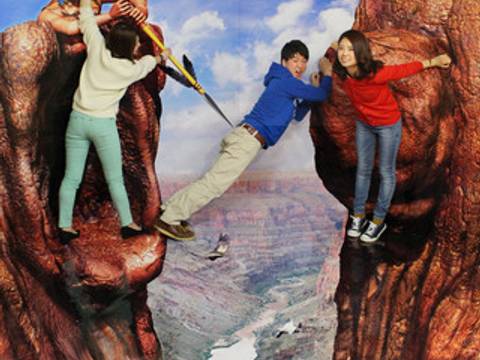 大阪周辺のトリックアート7選 美術館や街中にあるだまし絵も 子連れのおでかけ 子どもの遊び場探しならコモリブ 大阪周辺のトリックアート7選 美術館や街中にあるだまし絵も 子連れのおでかけ 子どもの遊び場探しならコモリブ