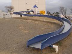 ロングすべり台のある東京都の公園10選 子連れのおでかけ 子どもの遊び場探しならコモリブ ロングすべり台のある東京都の公園10選 子連れのおでかけ 子どもの遊び場探しならコモリブ