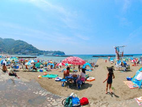 伊豆で子供と楽しめるおすすめ海水浴場15選 子連れに人気のビーチや穴場も 2 子連れのおでかけ 子どもの遊び場探しならコモリブ 伊豆で子供と楽しめるおすすめ海水浴場15選 子連れに人気のビーチや穴場も 2 子連れのおでかけ 子どもの遊び場探しならコモリブ