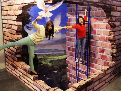 トリック3dアートミュージアム 子連れのおでかけ 子どもの遊び場探しならコモリブ トリック3dアートミュージアム 子連れのおでかけ 子どもの遊び場探しならコモリブ