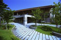 石川県九谷焼美術館 (いしかわけんくたにやきびじゅつかん)