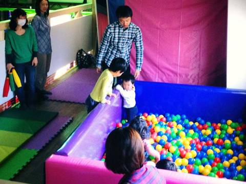 東京のボールプールがある施設28選 都内にあるキッズスペースや無料で楽しめるところも 子連れのおでかけ 子どもの遊び場探しならコモリブ 東京のボールプールがある施設28選 都内にあるキッズスペースや無料で楽しめるところも 子連れのおでかけ 子どもの遊び場探しならコモリブ
