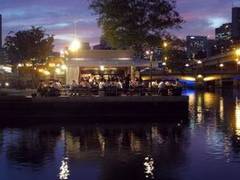 “R” RIVERSIDE GRILL & BEER GARDEN (アール・リバーサイドグリル&ビアガーデン)