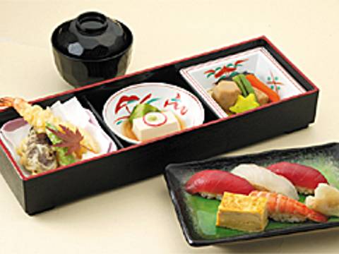 新宿の子供が喜ぶレストラン15選 お子様ランチや電車が見えるお店も 子連れのおでかけ 子どもの遊び場探しならコモリブ