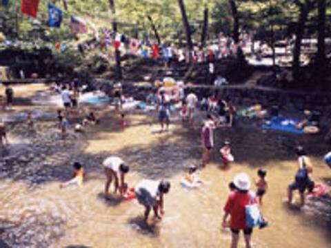 岩屋堂バンガロー村 子連れのおでかけ 子どもの遊び場探しならコモリブ 岩屋堂バンガロー村 子連れのおでかけ 子どもの遊び場探しならコモリブ