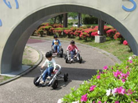 愛知のアスレチックのある公園選 利用無料 遊具の多い大きい公園や名古屋から近い公園 子連れのおでかけ 子どもの遊び場探しならコモリブ 愛知のアスレチックのある公園選 利用無料 遊具の多い大きい公園や名古屋から近い公園 子連れのおでかけ 子どもの遊び場探しならコモリブ