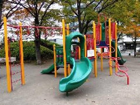 ロングすべり台のある東京都の公園10選 子連れのおでかけ 子どもの遊び場探しならコモリブ