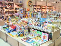 東京の子連れに人気のおすすめ玩具店10選 プレゼントやお祝い選びにも 子連れのおでかけ 子どもの遊び場探しならコモリブ 東京の子連れに人気のおすすめ玩具店10選 プレゼントやお祝い選びにも 子連れのおでかけ 子どもの遊び場探しならコモリブ