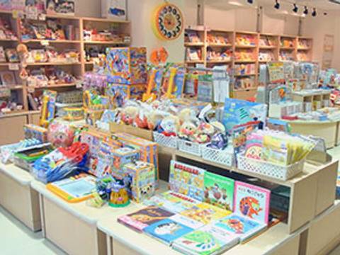 東京の子連れに人気のおすすめ玩具店10選 プレゼントやお祝い選びにも 子連れのおでかけ 子どもの遊び場探しならコモリブ 東京の子連れに人気のおすすめ玩具店10選 プレゼントやお祝い選びにも 子連れのおでかけ 子どもの遊び場探しならコモリブ