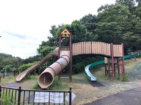 東京の遊具がたくさんある公園40選 都内にあるアスレチックや大型遊具で楽しめる公園も 2 子連れのおでかけ 子どもの遊び場探しならコモリブ