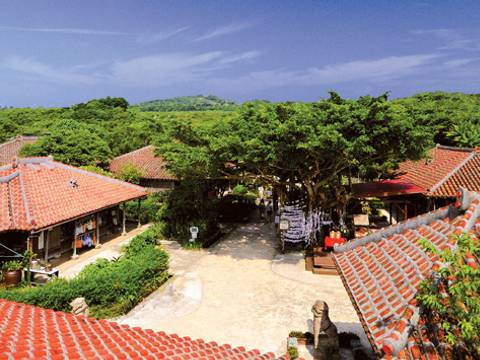 春休みの子連れ沖縄旅行に おすすめ観光地 遊び場10選 子連れのおでかけ 子どもの遊び場探しならコモリブ 春休みの子連れ沖縄旅行に おすすめ観光地 遊び場10選 子連れのおでかけ 子どもの遊び場探しならコモリブ