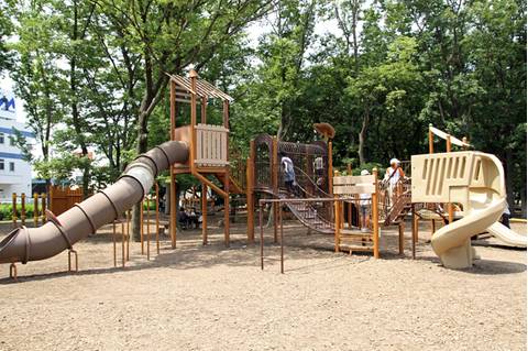 埼玉県のアスレチックや大型遊具が充実した公園30選 トランポリンや川越市の大きい公園も 子連れのおでかけ 子どもの遊び場探しならコモリブ